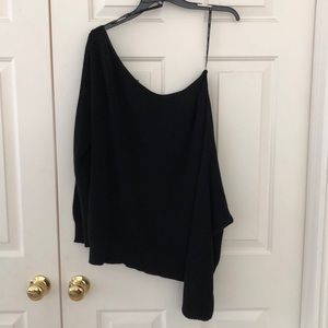 Off-the-shoulder lightweight sweater